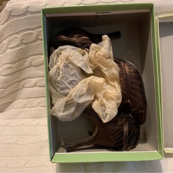 New in box brown satin ruffle heels - Picture 8 of 13